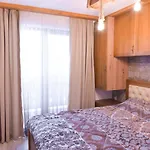 лукс * בנסקו