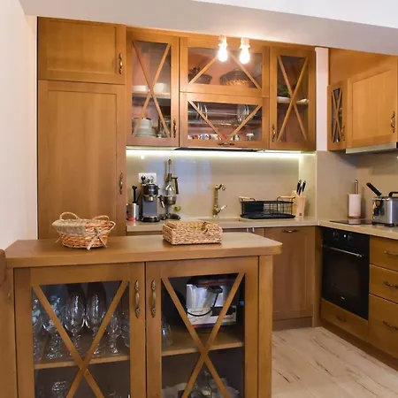 лукс Apartman *