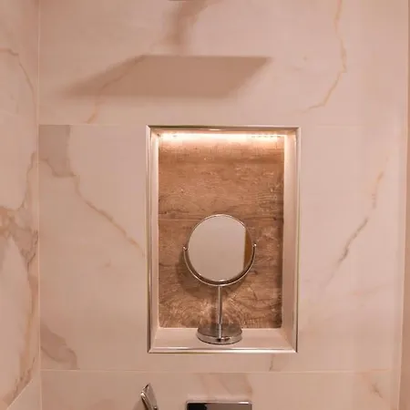 лукс Apartman *
